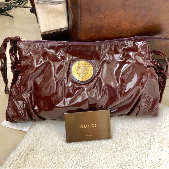 Gucci Handbags - Gucci patent leather Hysteria clutch bag